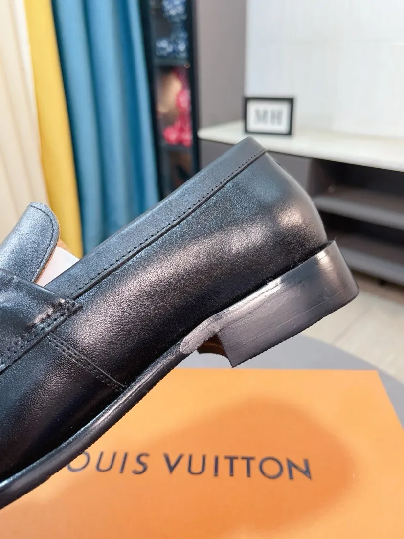 Men's Men's Shoes 💰458🌹🌹Niuli [LV] Louis Vuitton's new open-edge pigskin shoes are the most popular classic. Synchronized with the official website, the upper adopts Italian imported upper embossing➕comfortable cowhide lining, fashionable atmosphere, unique brand and unique craftsmanship. Highlighting the hot style of the new year. Stop hesitating, stop wandering, get it now. Code number: 38--44